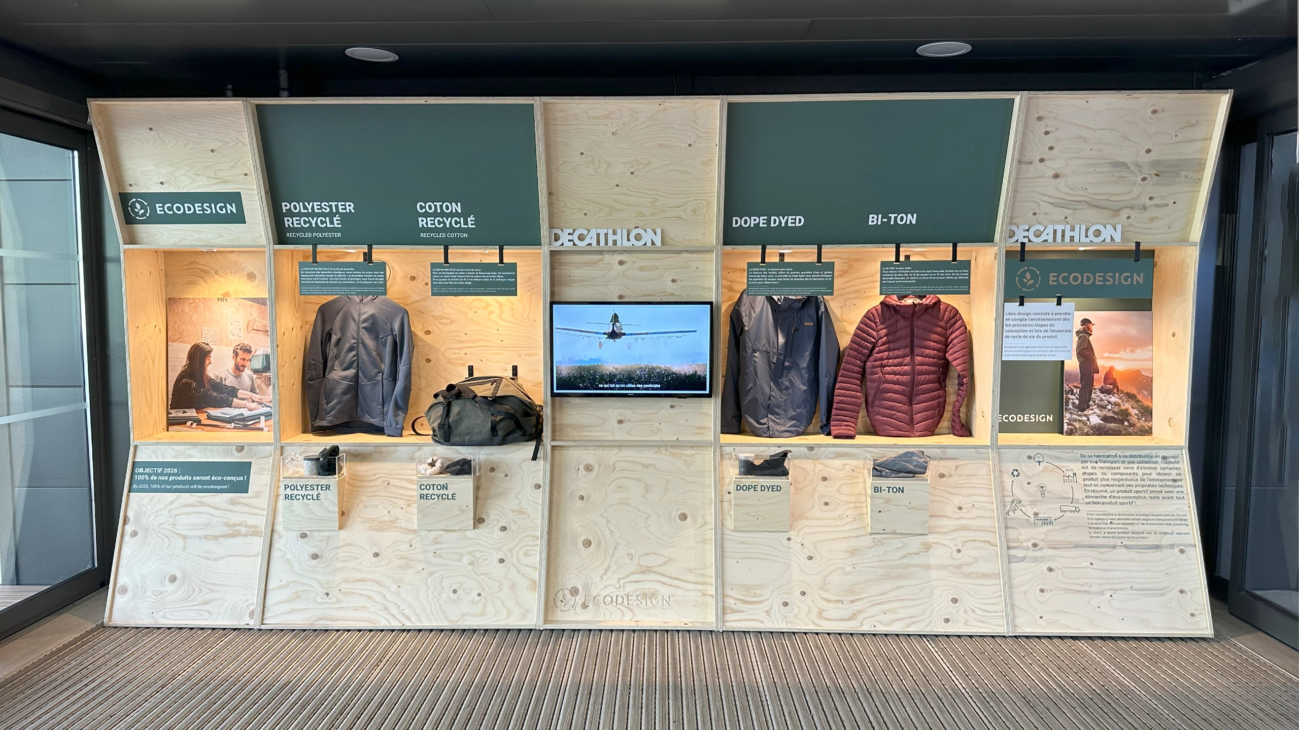 Vitrine Eco design Mountain store Decathlon Passy