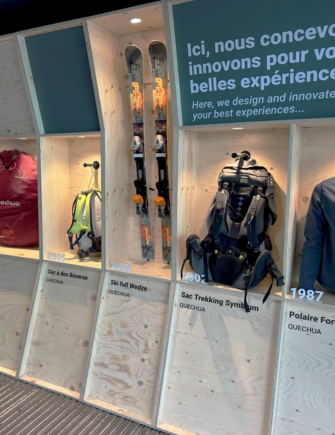 Vitrine Eco design Mountain store Decathlon Passy